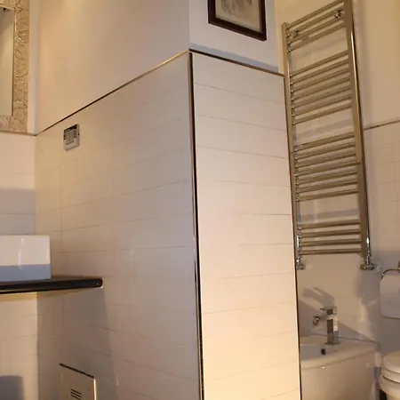 S.zanobi Courtyard House W/ Terrace Appartamento