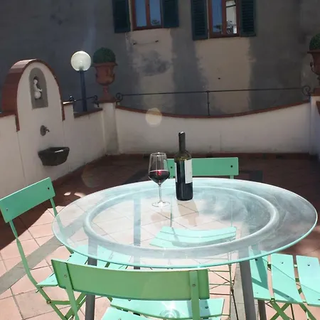 S.zanobi Courtyard House W/ Terrace Appartamento