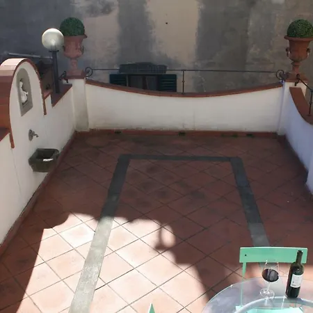 S.zanobi Courtyard House W/ Terrace Appartamento